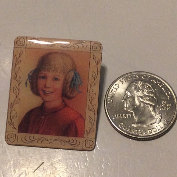 American Girls choker and 8 pins - Picture 5 of 15